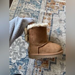 UGG Mini Bailey Bow Crochet